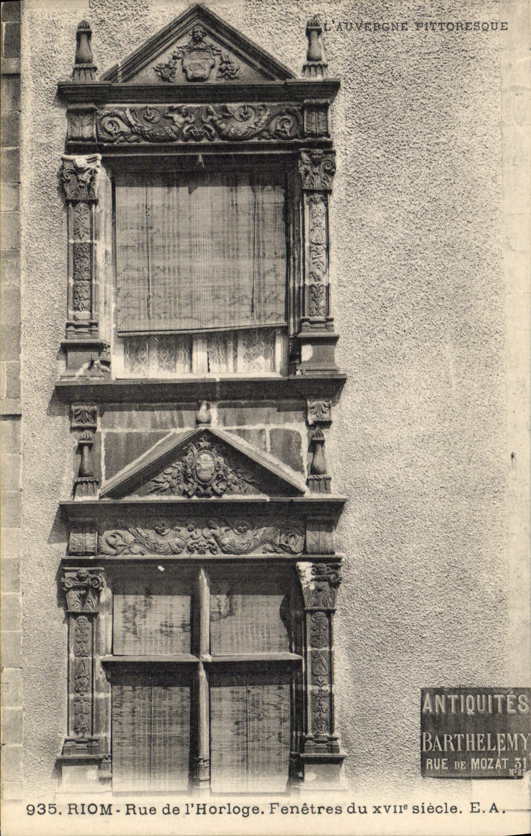 CPA l'Auvergne Pittoresque Riom rue de l'horloge Fenetres du XVII siecle 