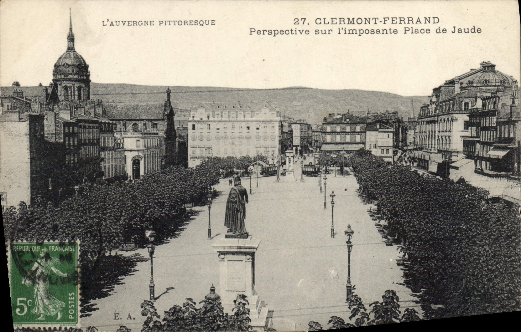 CPA L'Auvergne Pittoresque Clermont Ferrand Perspective sur l'Imposante place de Jaude