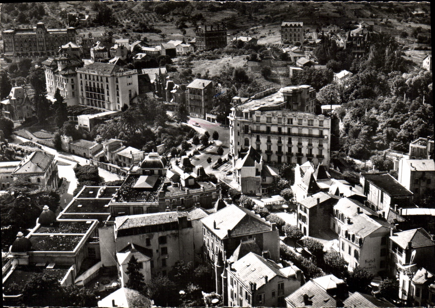 CPSM En avion Au dessus de Chatel Guyon P de D le Splendid le grand hotel et l'hotel du parc