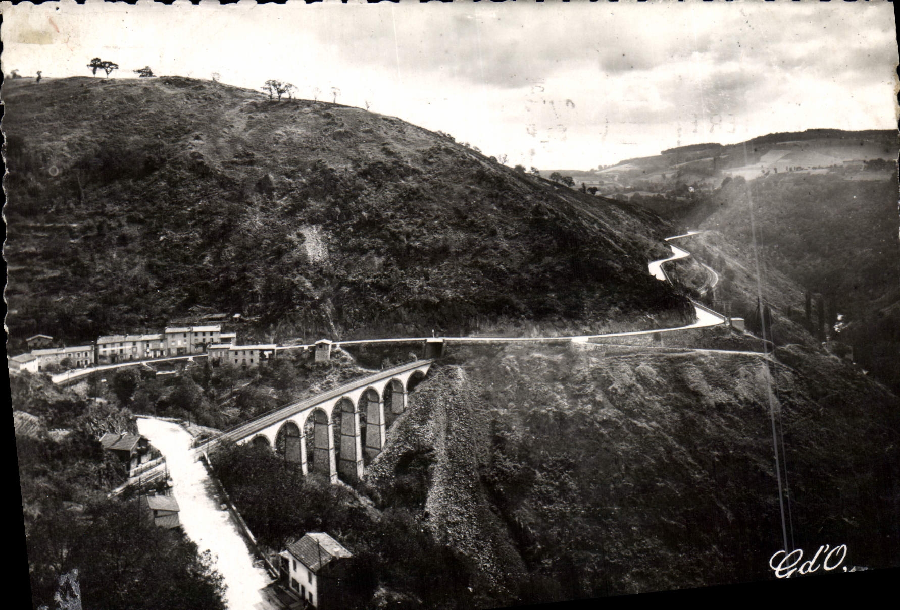 CPSM L'Auvergne Thiers la route de Lyon au Viaduc du grand Tournant dans les Gorges de la Durolle en