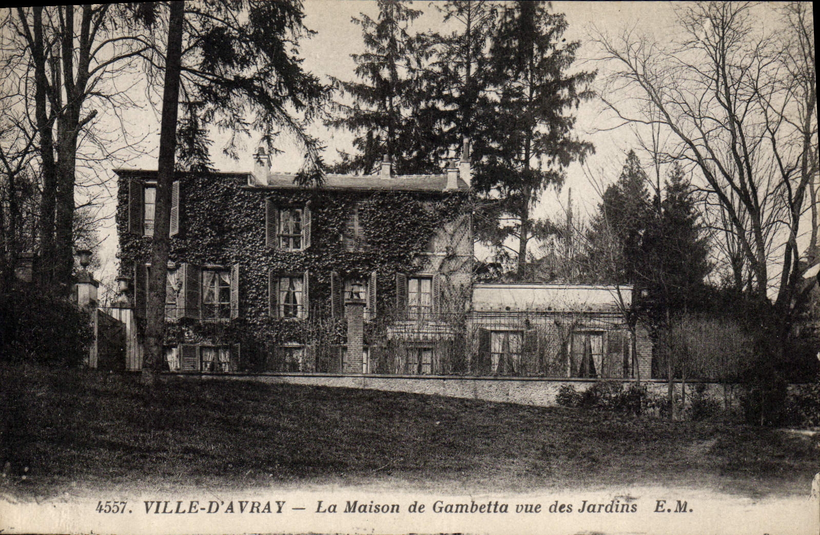 CPA Ville d'Avray La Maison de Gambetta vue des Jardins
