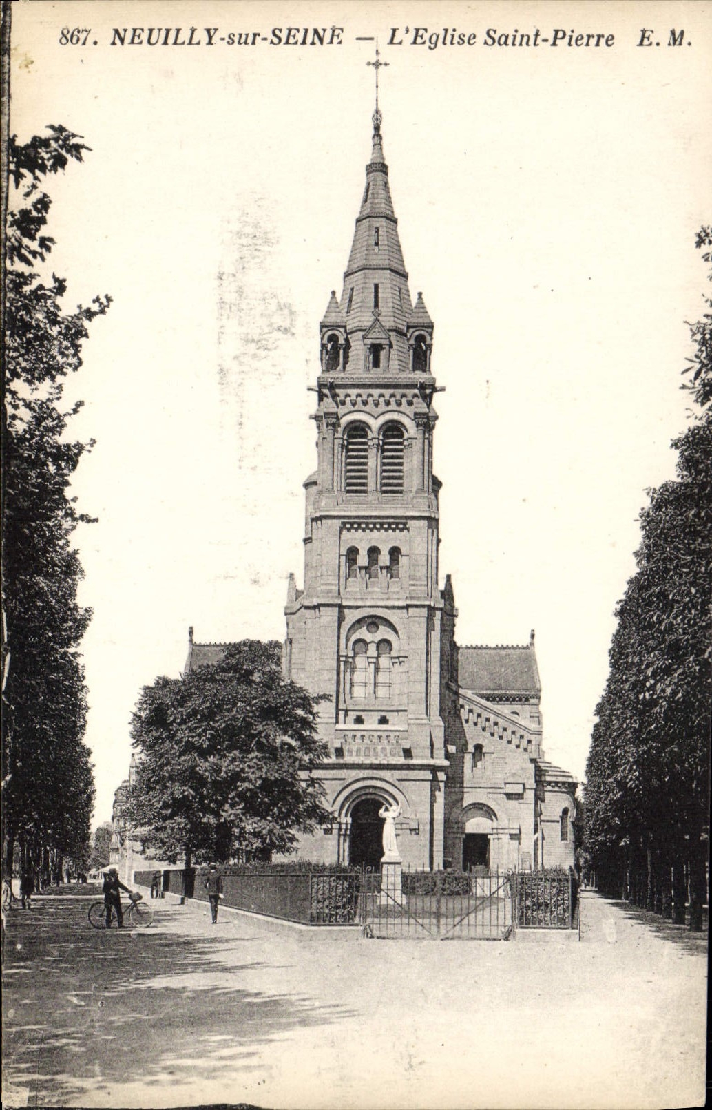CPA Neuilly sur Seine L'Eglise Saint Pierre