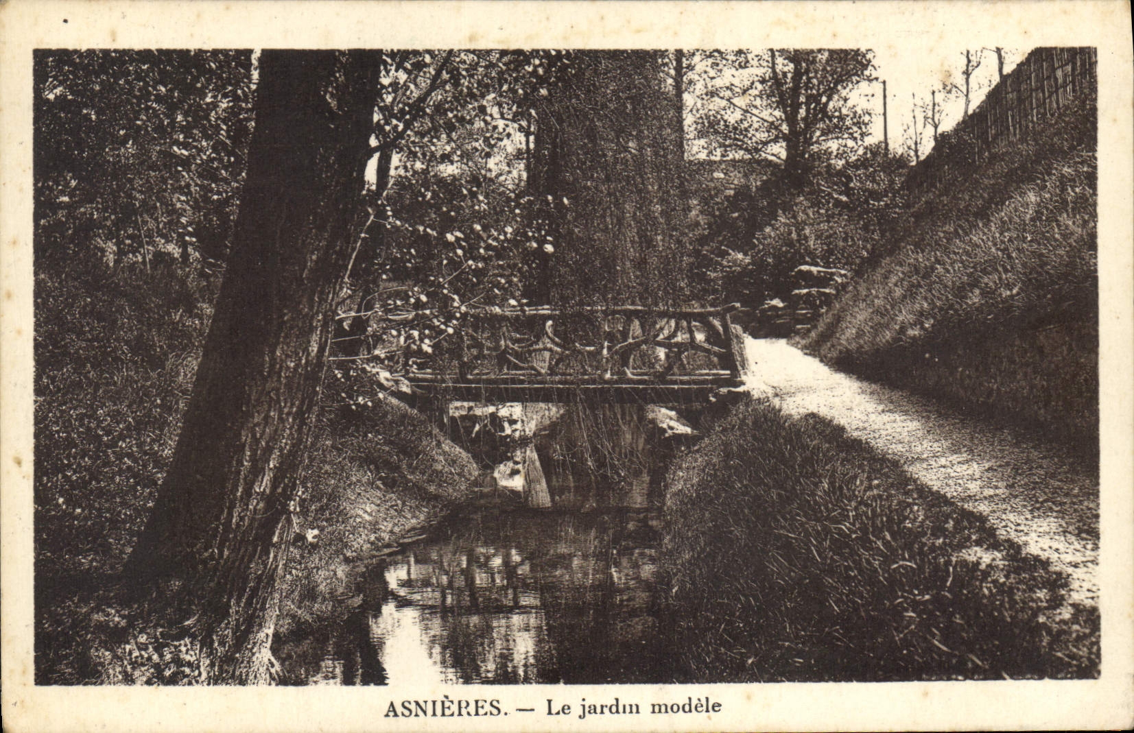 CPA Asnieres Le Jardin modele