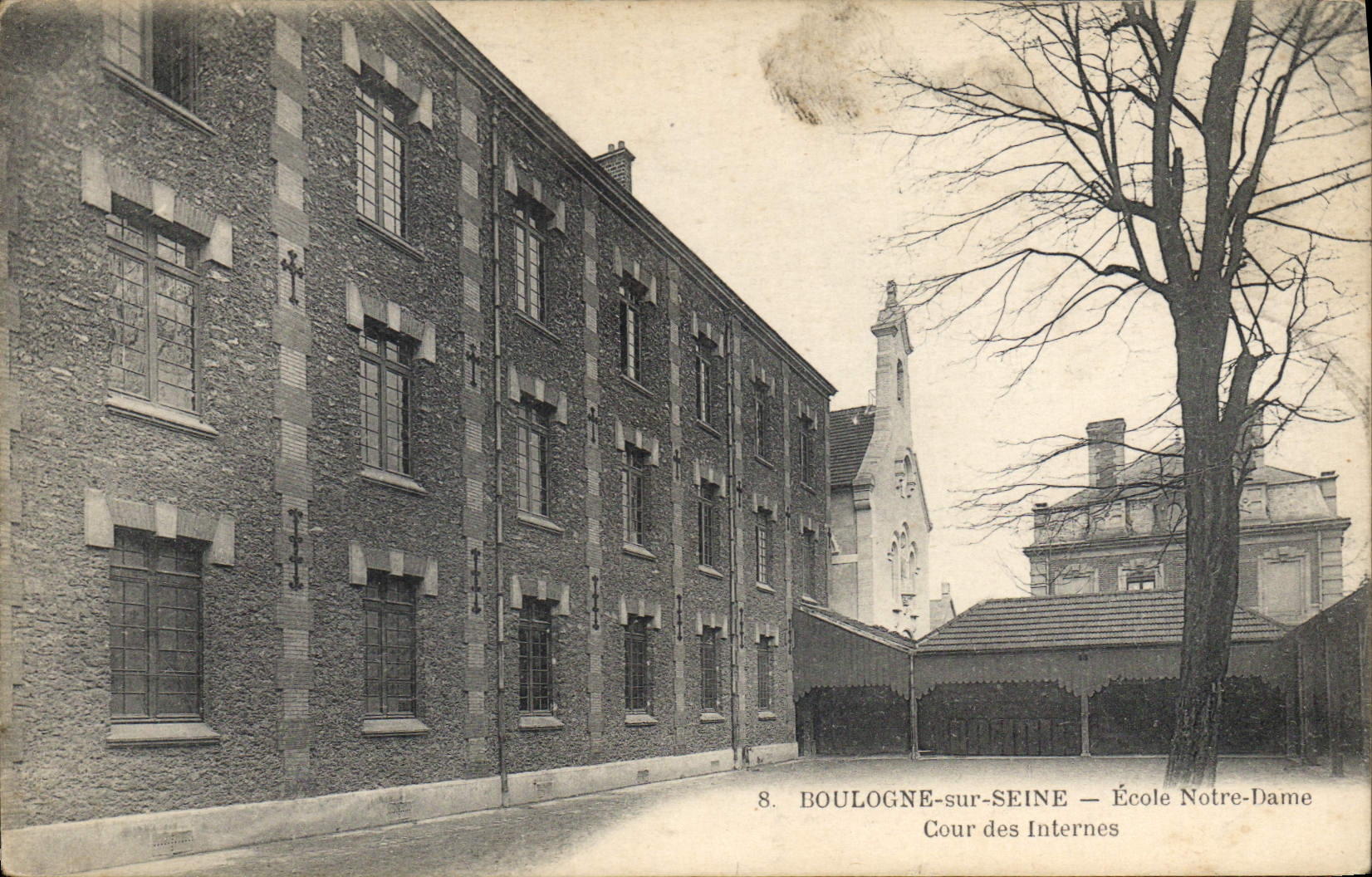CPA Boulogne sur Seine Ecole Notre Dame Cour des Internes