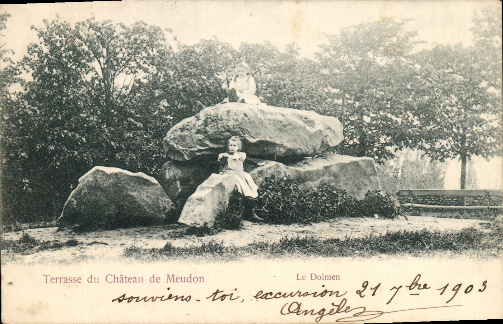 CPA Terrasse du Chateau de Meudon Le Dolmen