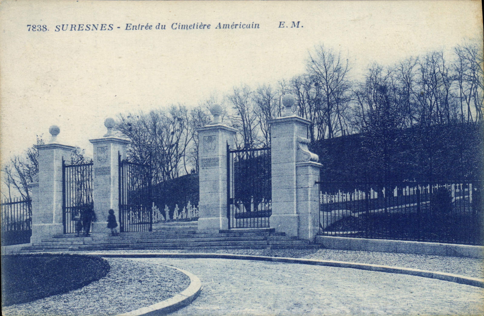 CPA Suresnes Entree du Cimentiere Americain