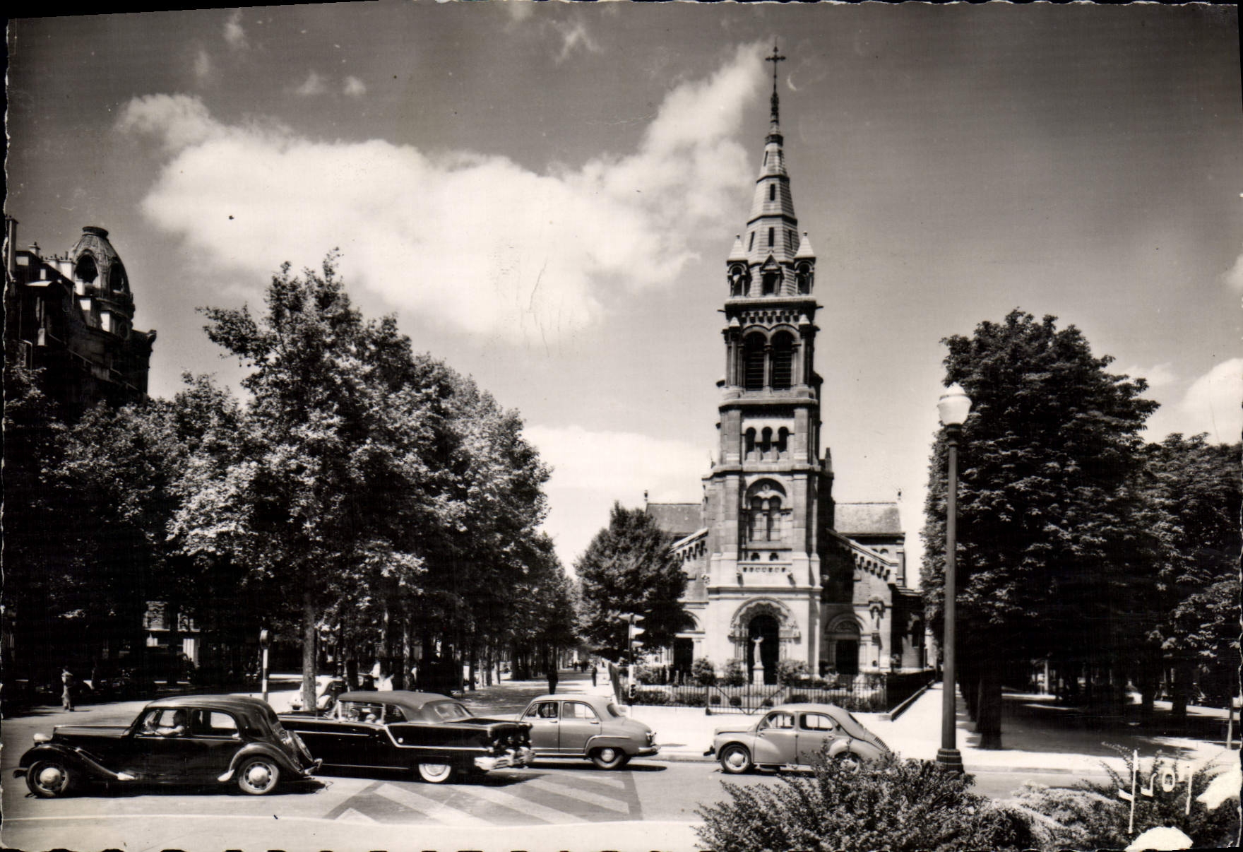 CPSM Neuilly sur Seine L'Eglise Saint Pierre