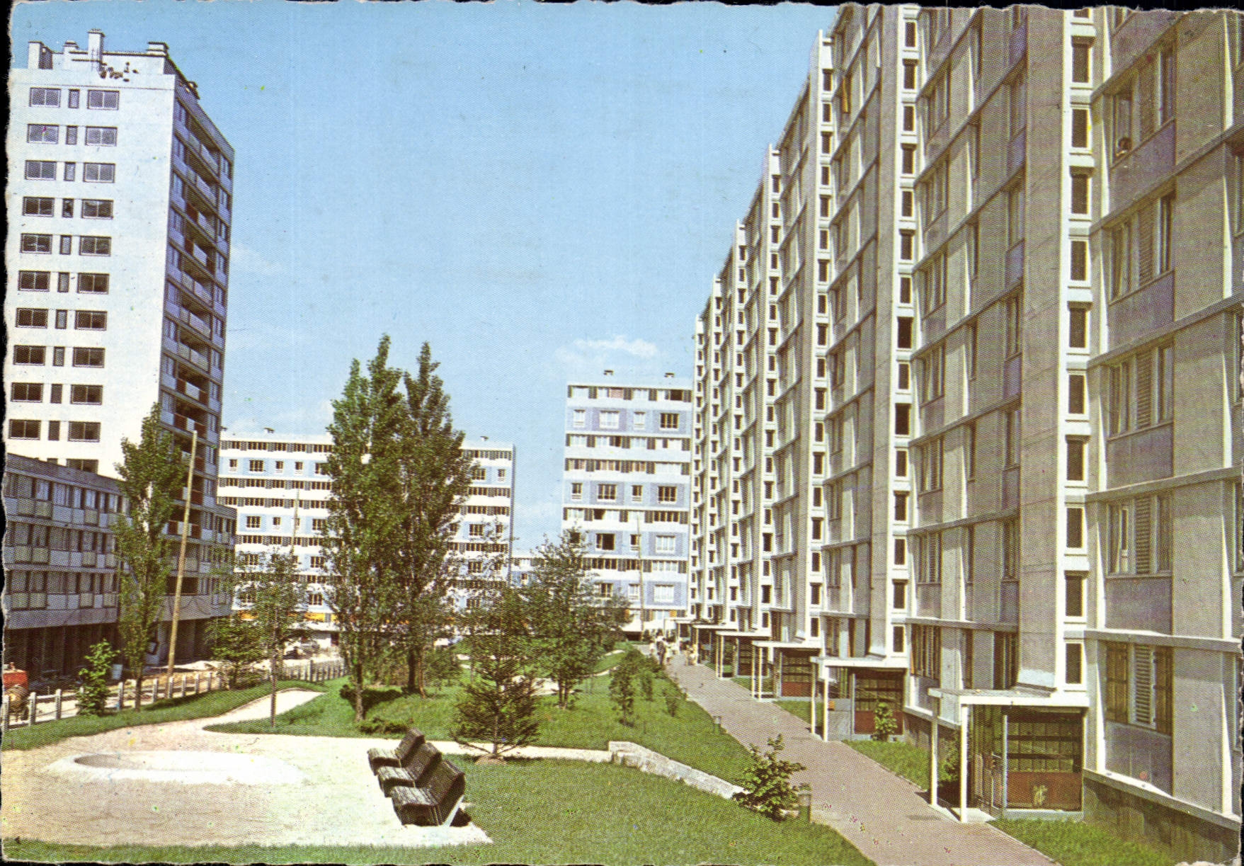 CPSM Vitry Les nouveaux immeubles