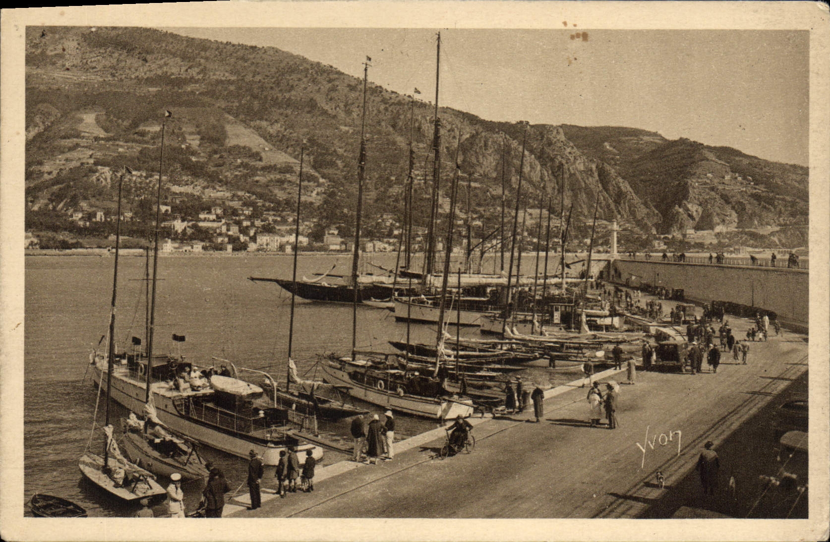 CPA Menton L'Entree du port