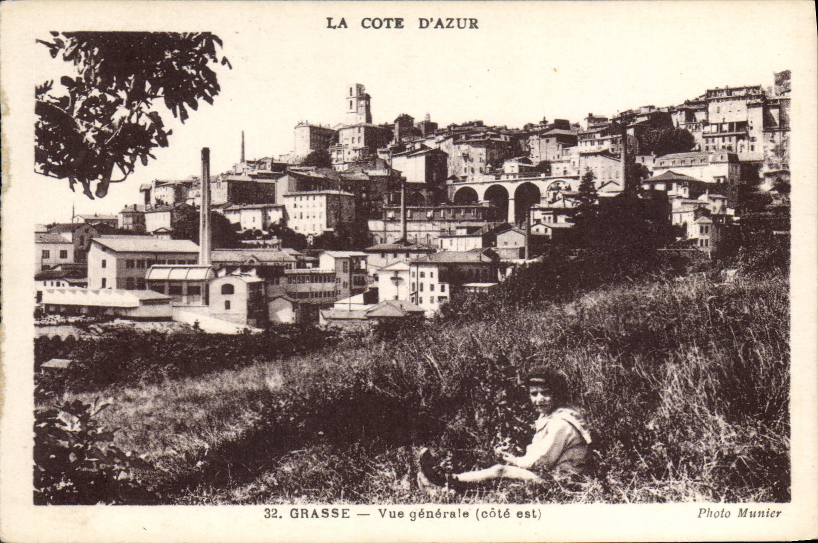 CPA Grasse Vue generale (cote est)