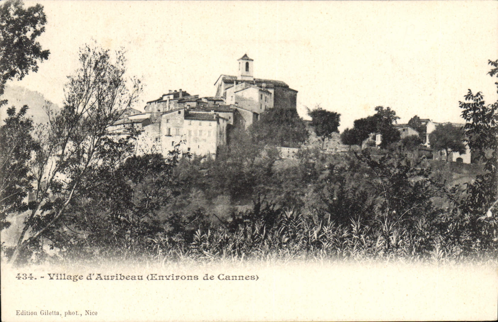 CPA Village d'Auribeau (Environs de Cannes)