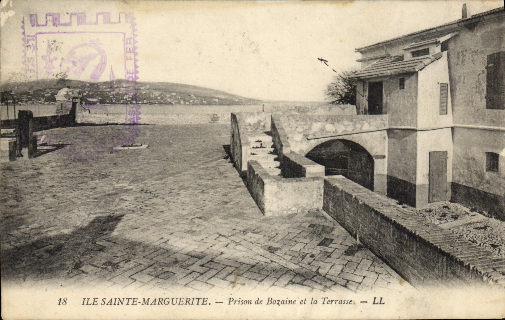CPA Ile Sainte Marguerite Prison de Bazaine et la Terrasse