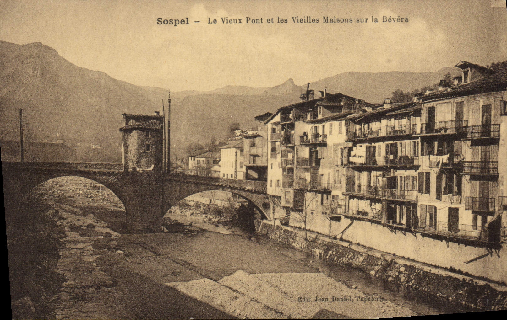 CPA Sospel Le vieux pont et les vieilles maisons sur la Bevora