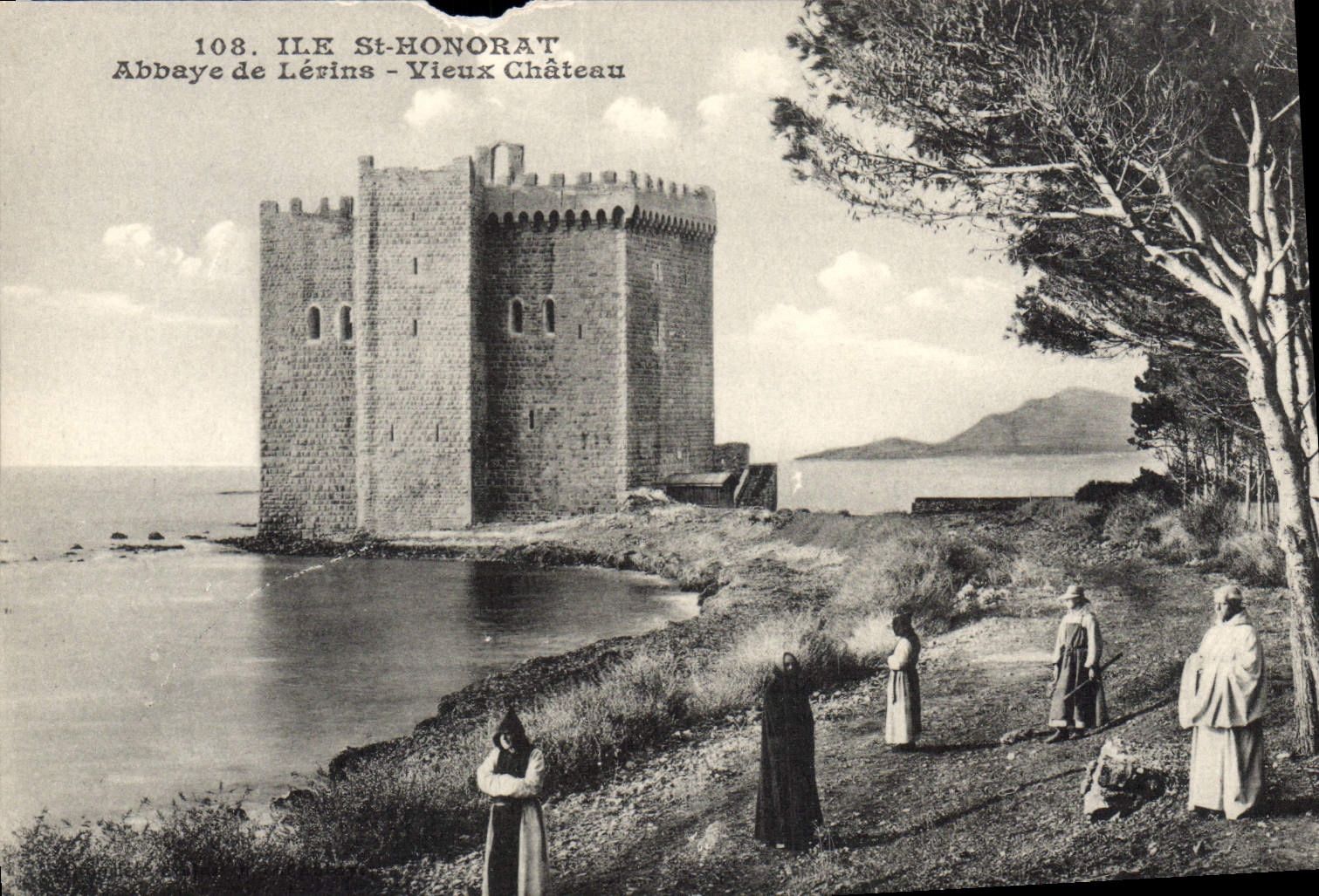 CPA Ile St Honorat Abbaye de Levins Vieux Chateau