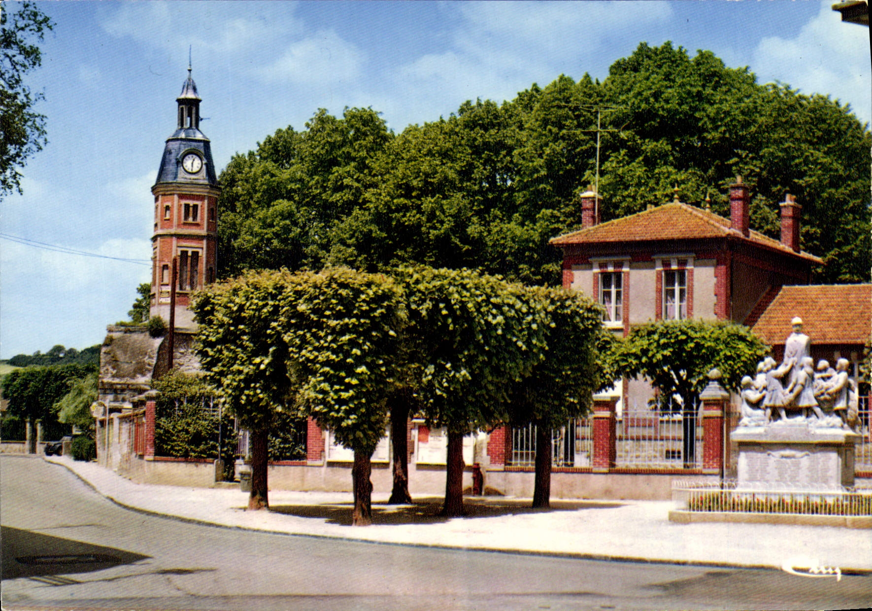 CPSM Crecy en Brie Place de l'Hotel de Ville