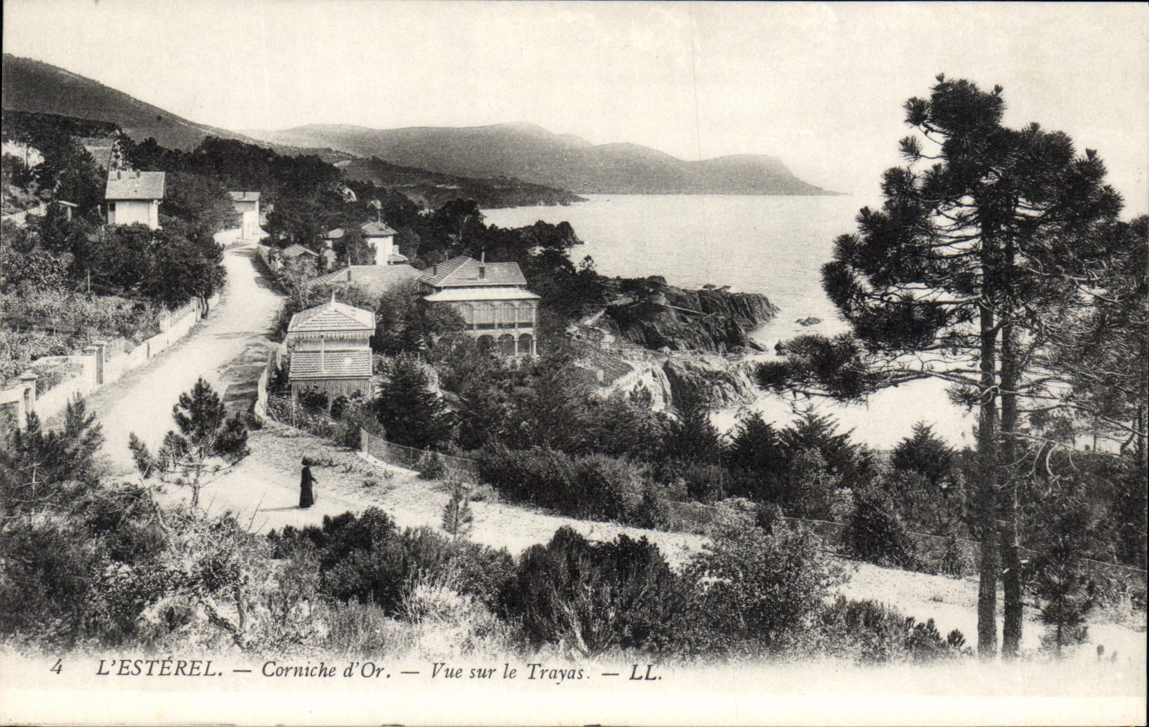 CPA L'Esterel Corniche d'Or Vue sur le Trayas
