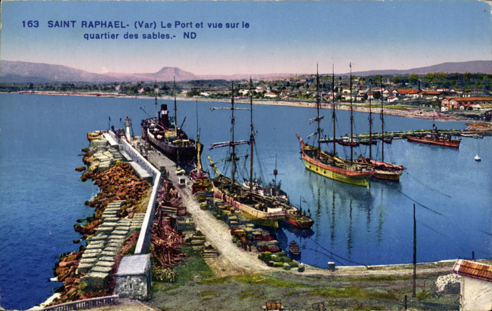 CPA Saint Raphael Le Port et vue sur le quartier des sables