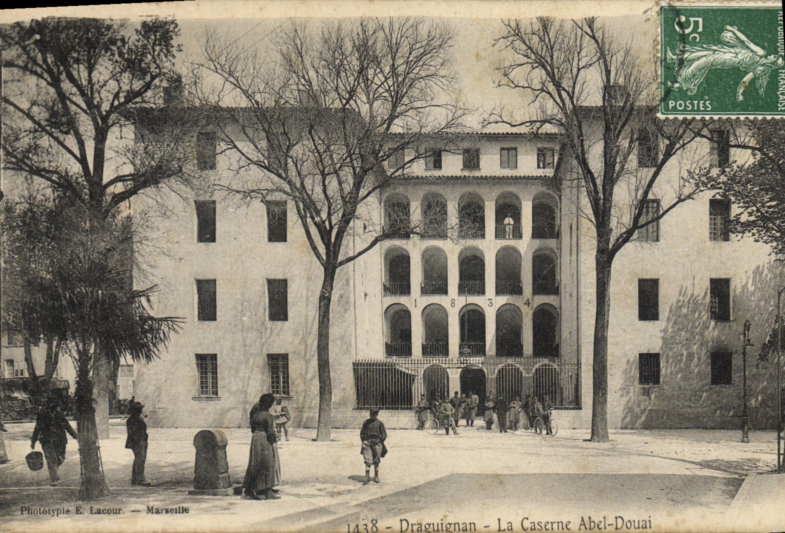 CPA Draguignan La Caserne Abel Douai