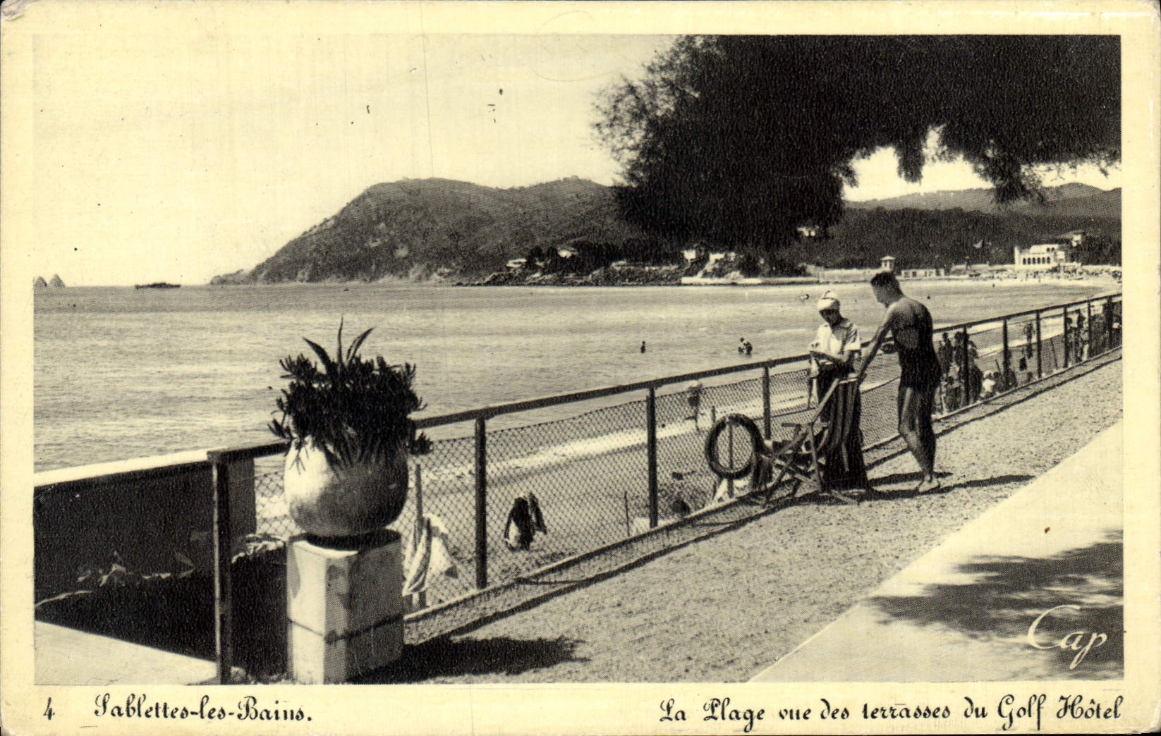 CPA Sablettes les Bains La plage vue des terrasses du Golf Hotel