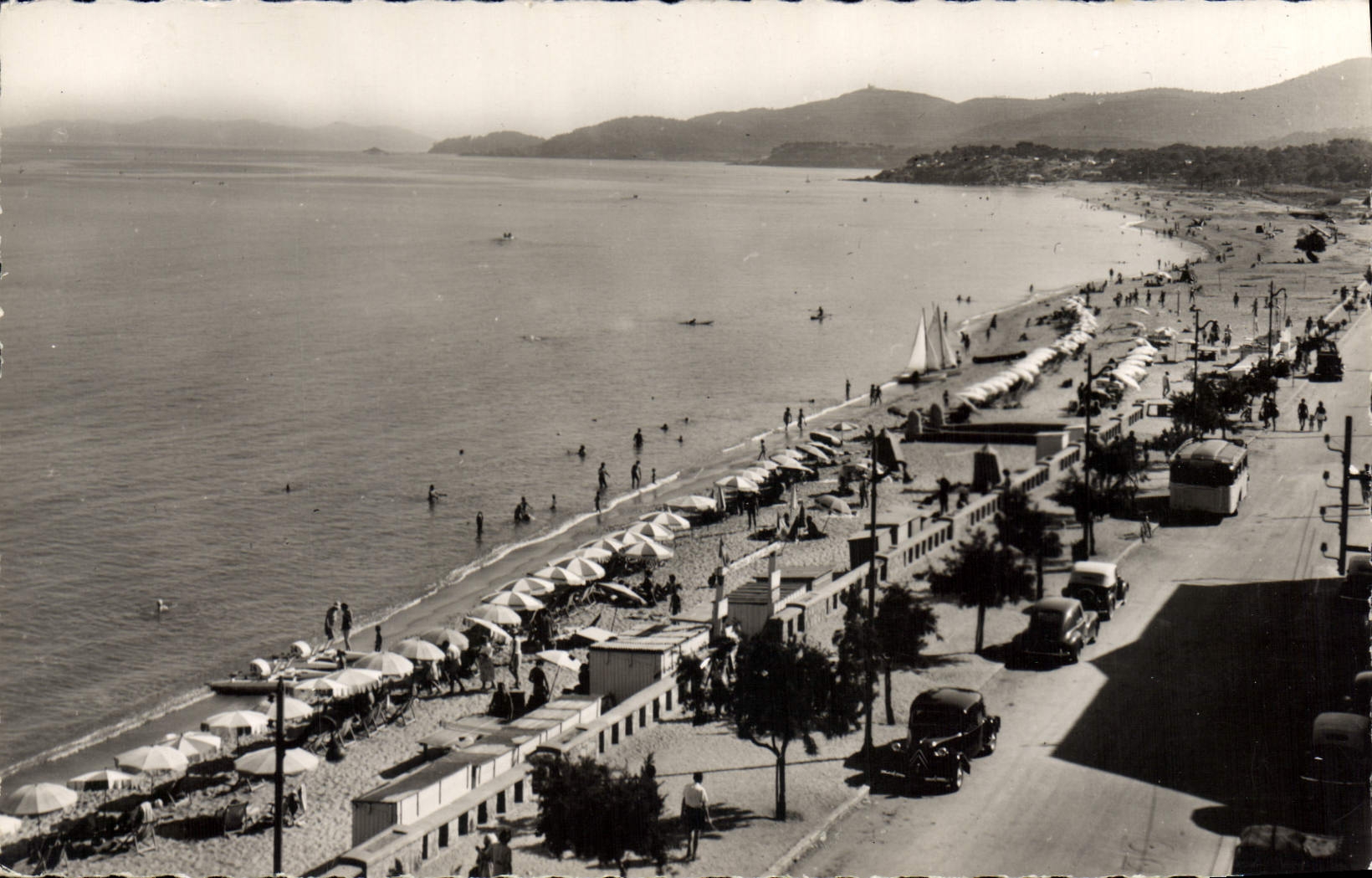CPA Le Lavandou La Plage