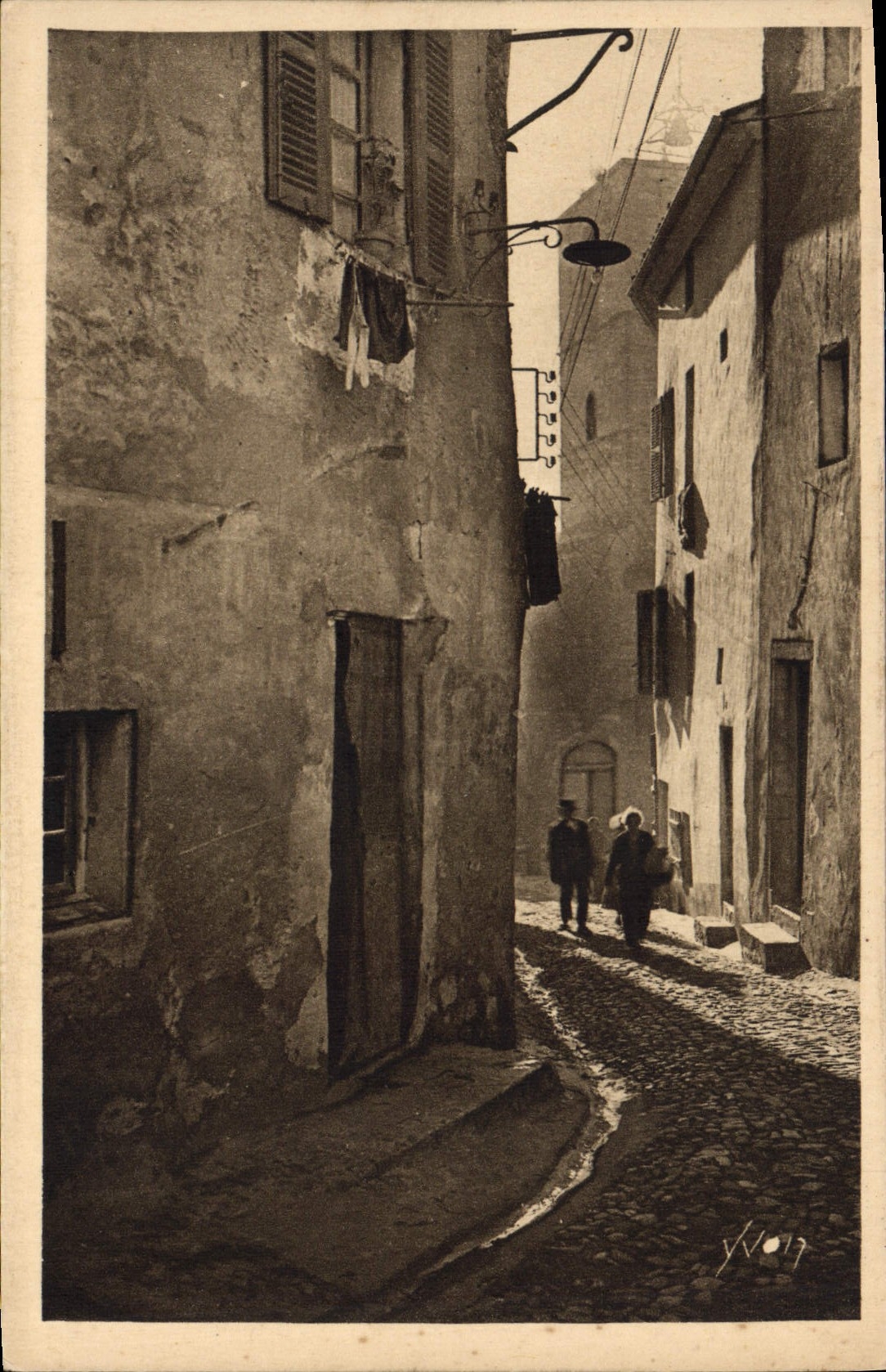 CPA Hyeres un coin pittoresque de la vieille ville