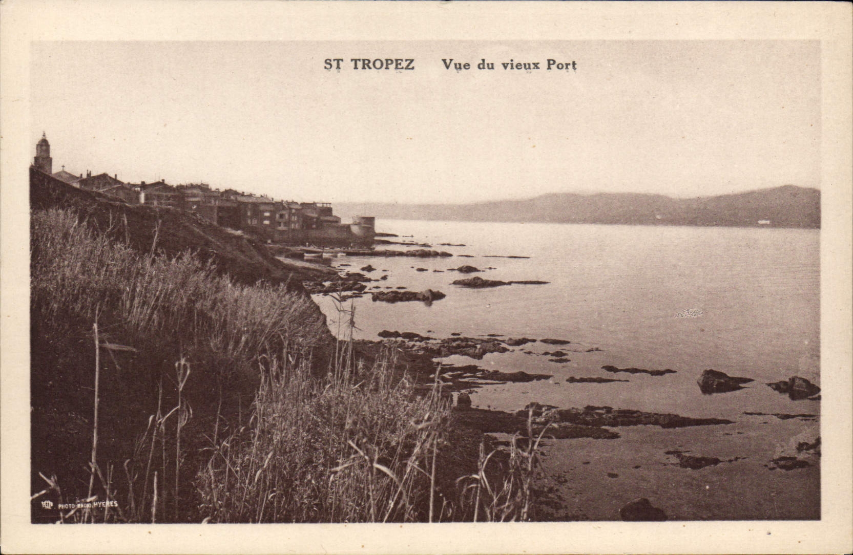 CPA St Tropez Vue du vieux Port