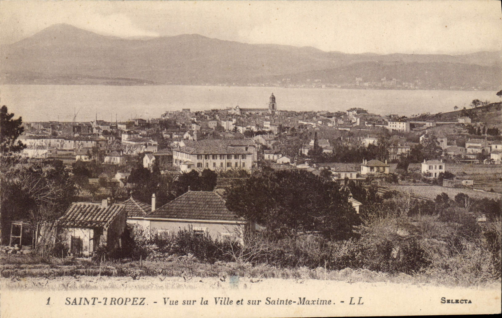 CPA Saint Tropez vue sur la Ville et sur Sainte Maxime