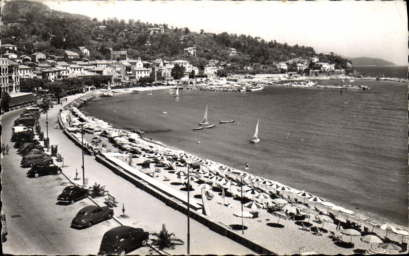 CPA Le Lavandou le port et la plage