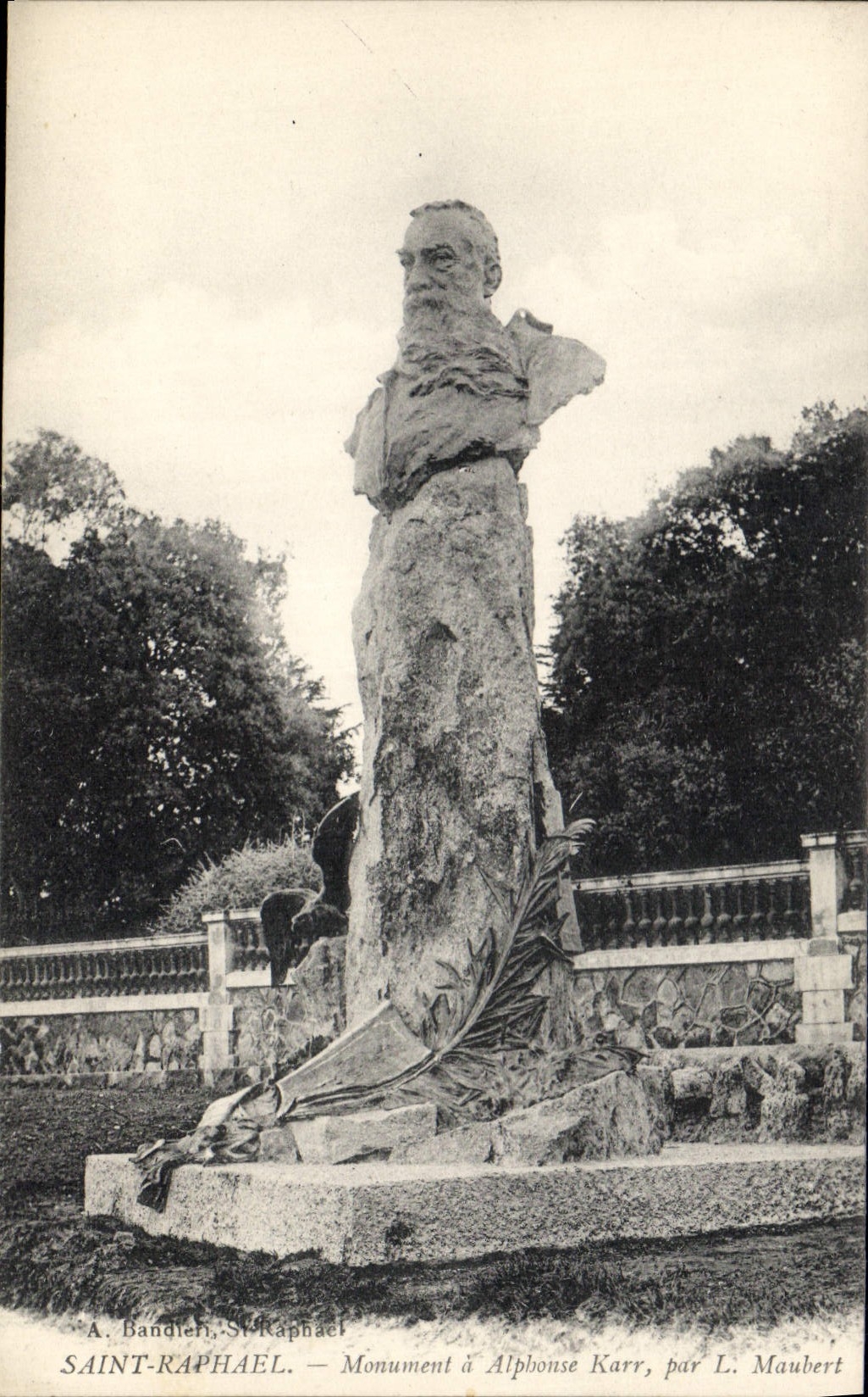 CPA Saint raphael Monument a Alphonse Karr Par L Maubert