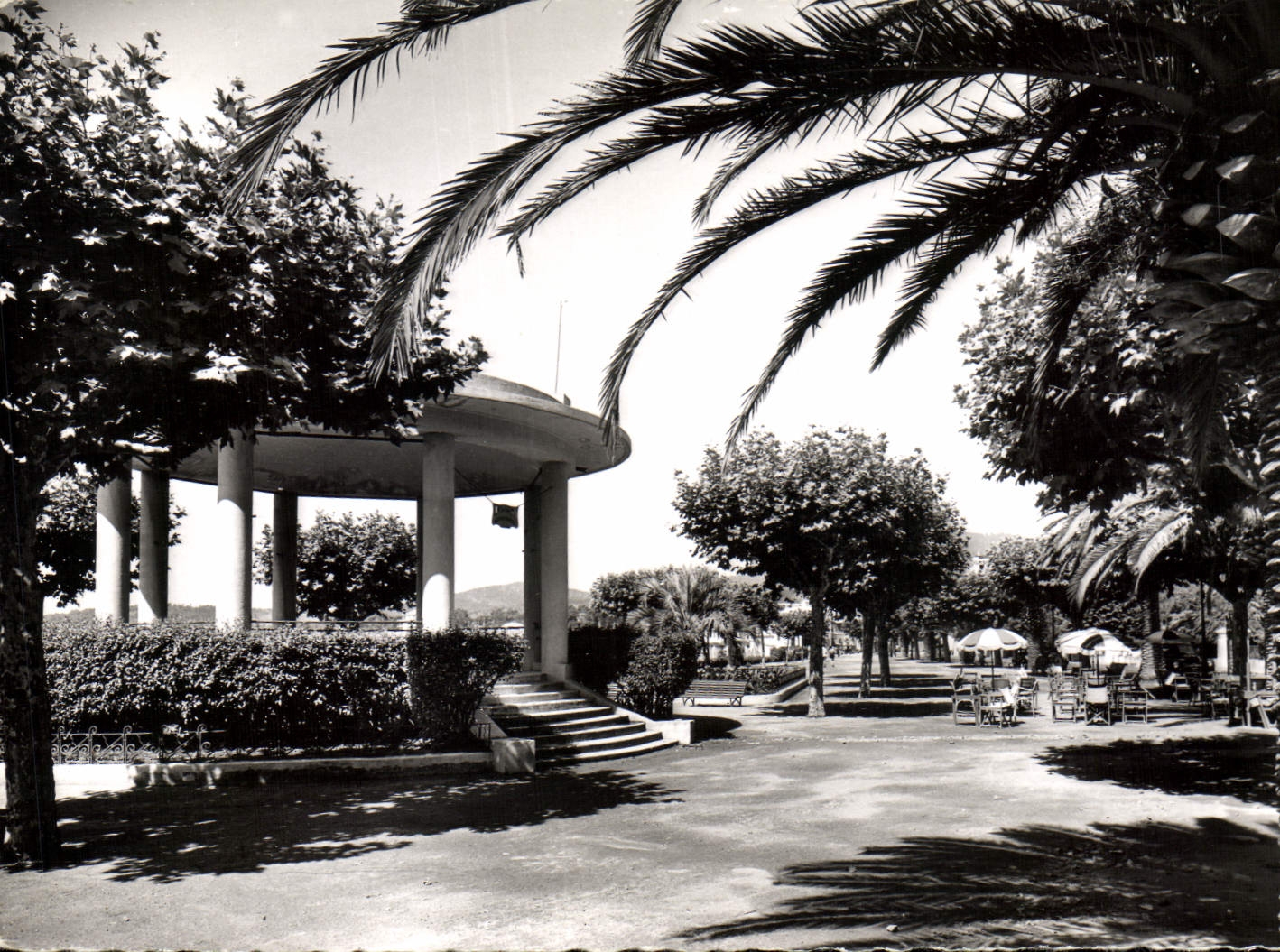 CPA Core d'Azur Sainte Maxime Les jardins et le kiosque a musique