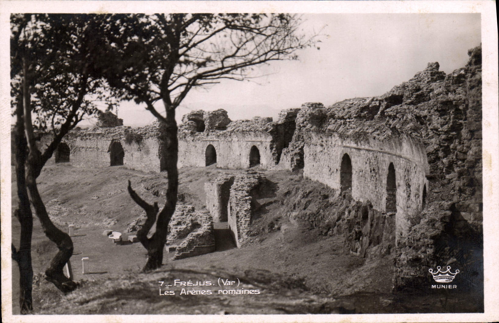 CPA Frejus Var Les Arenes romaines 