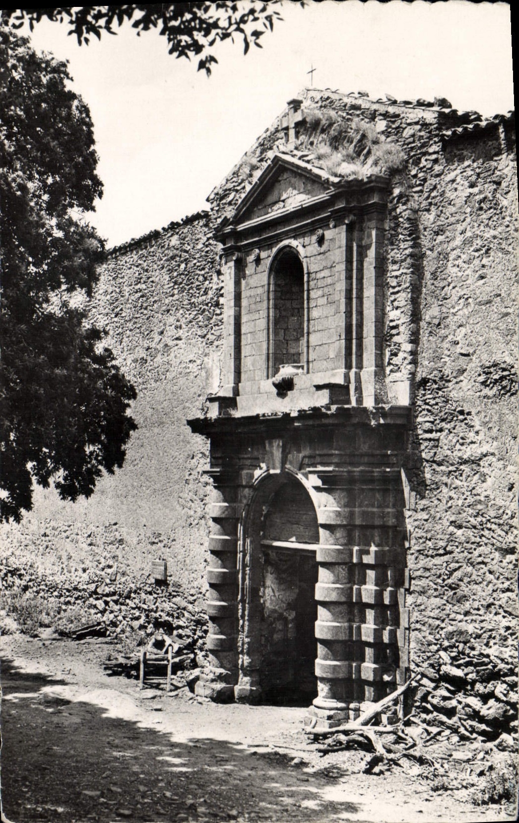 CPA Les Maures Collobrieres Porte Monumentale de la Chartreuse de la Verne