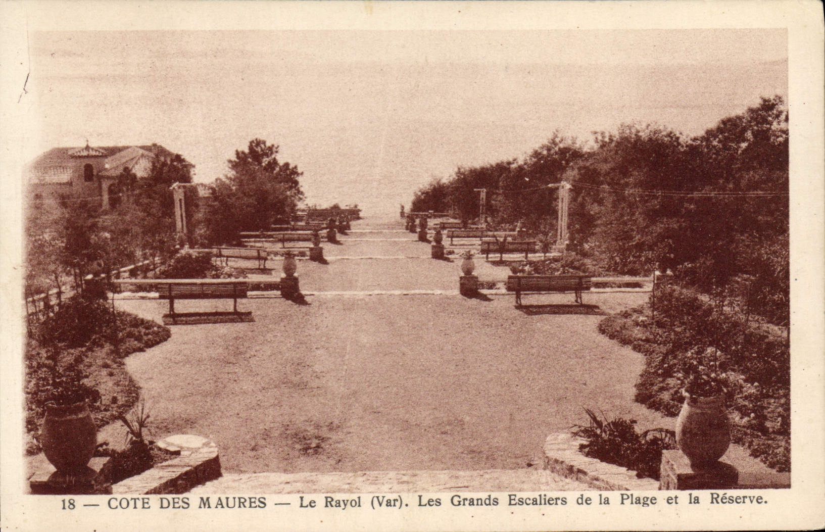 CPA Cote des Maures Le Rayol Var Les Grands Escaliers de la Plage et la Reserve