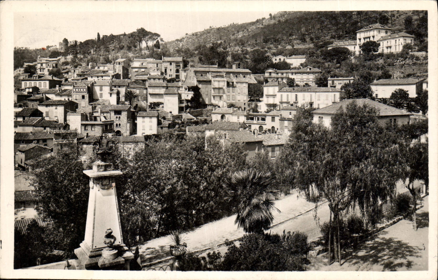 CPA La Cote d'Azur Bormes les Mimosa Var Vue ensemble