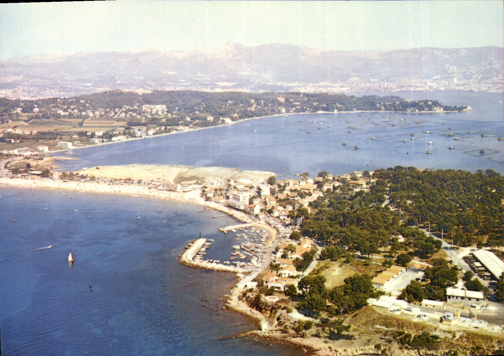 CPSM Lumiere et Beaute de la Cote d'Azyr Les Sablettes Vue aerienne 
