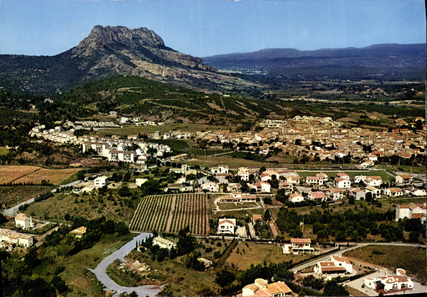 CPSM Roquebrune sur Argnes Var Vue generale aerienne Le rocher