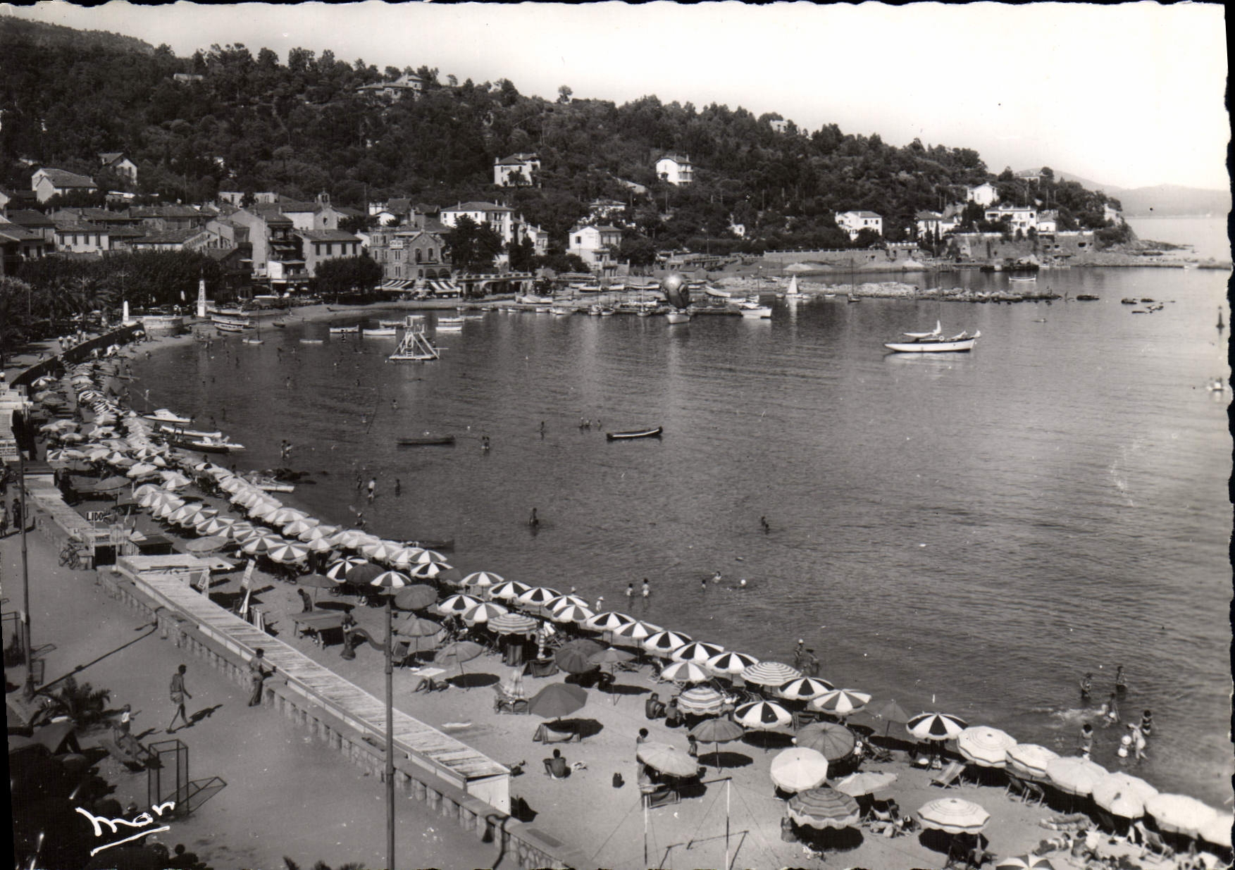 CPSM La Cote d'Azur Le Lavandou La Plage
