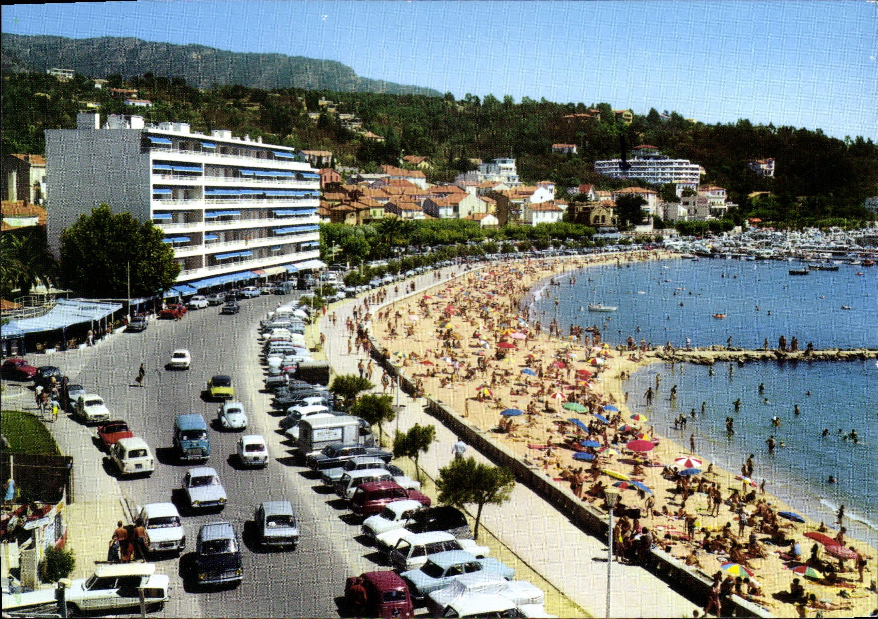 CPSM La Cote d'Azur Le Lavandou La Plage 