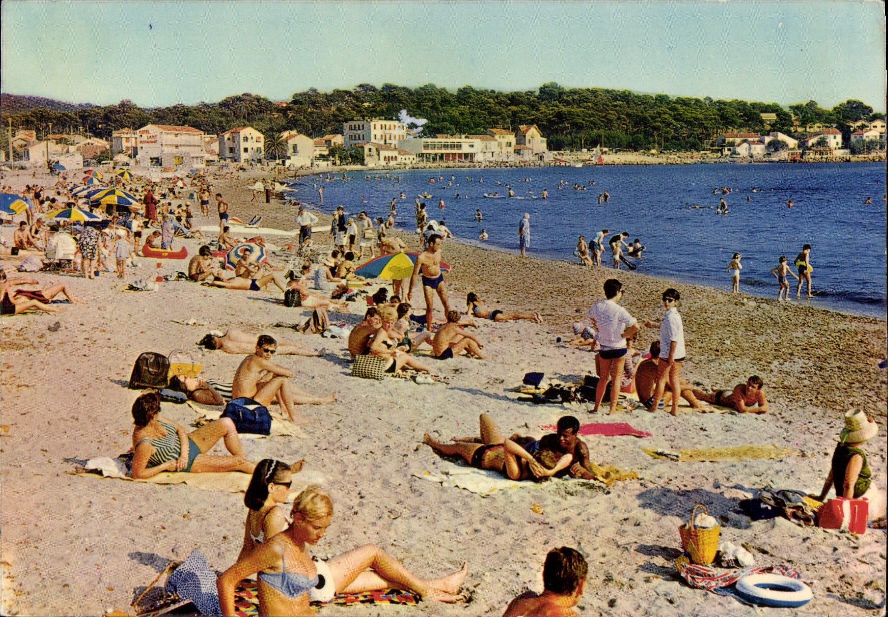 CPSM Lumiere et Beaute de la Cote d'Azur Les Sablettes La Plage 