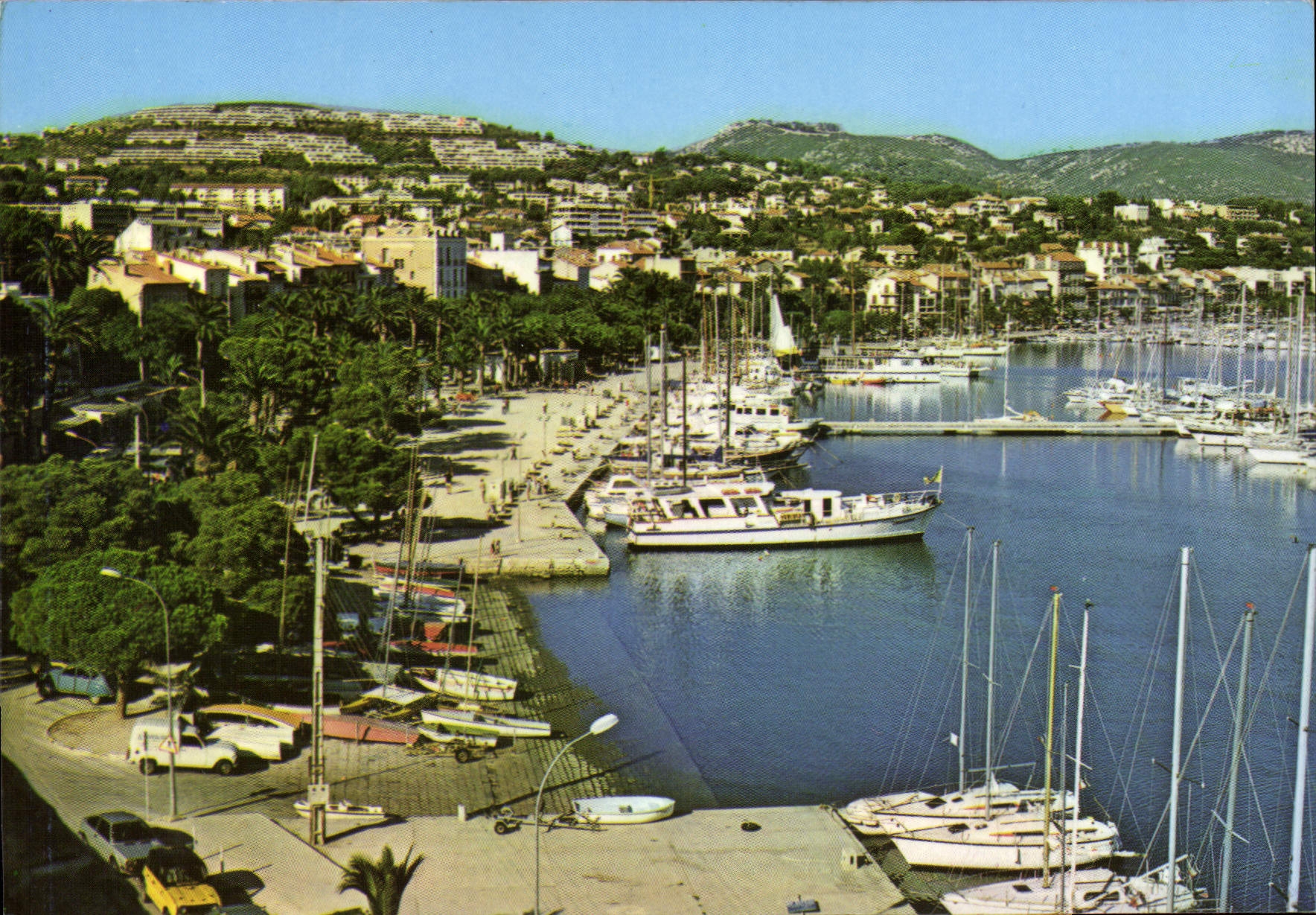 CPSM Au Soleil de la Cote d'Azur Bandol Port de plaisance Promenade le long des quais