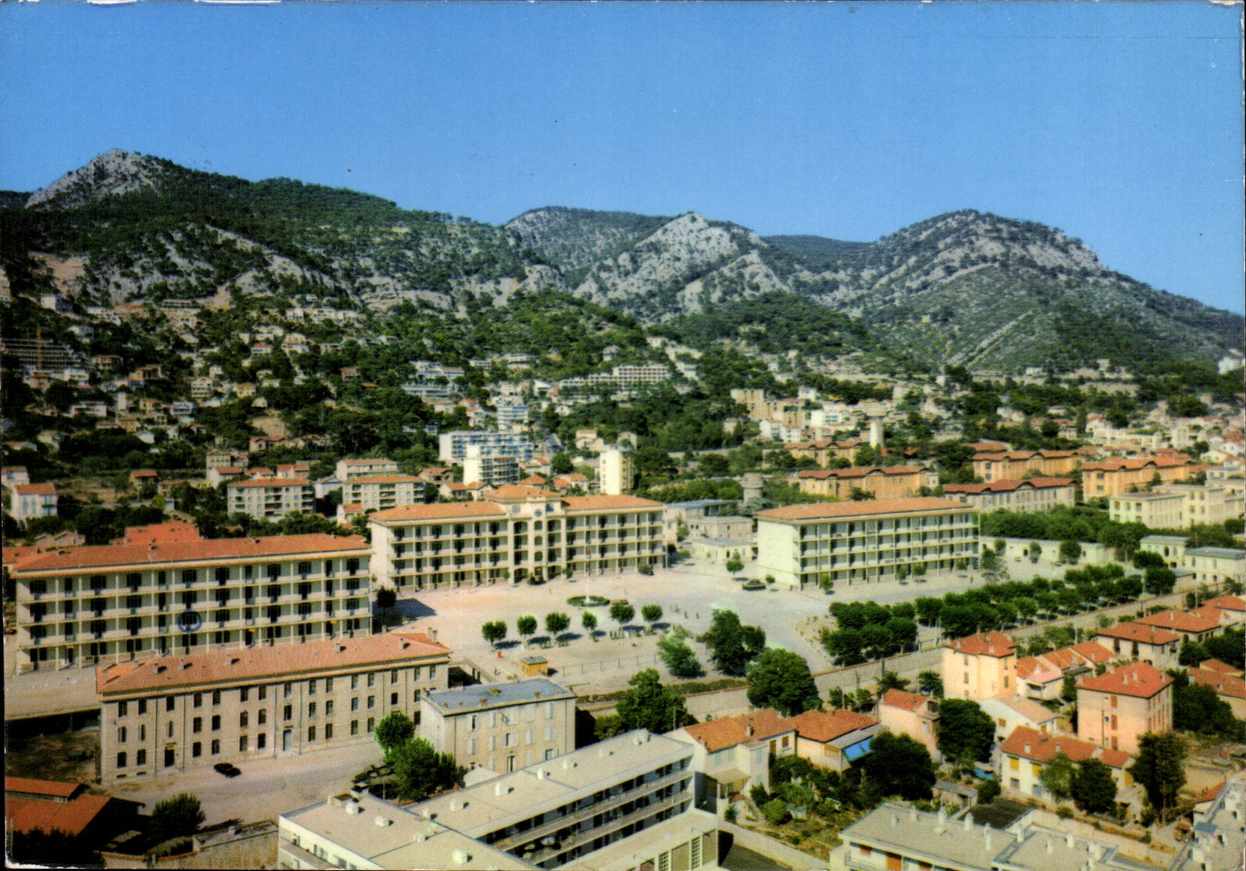 CPSM Charmes et Soleil de la Cote d'Azur Toulon Caserne Grignan