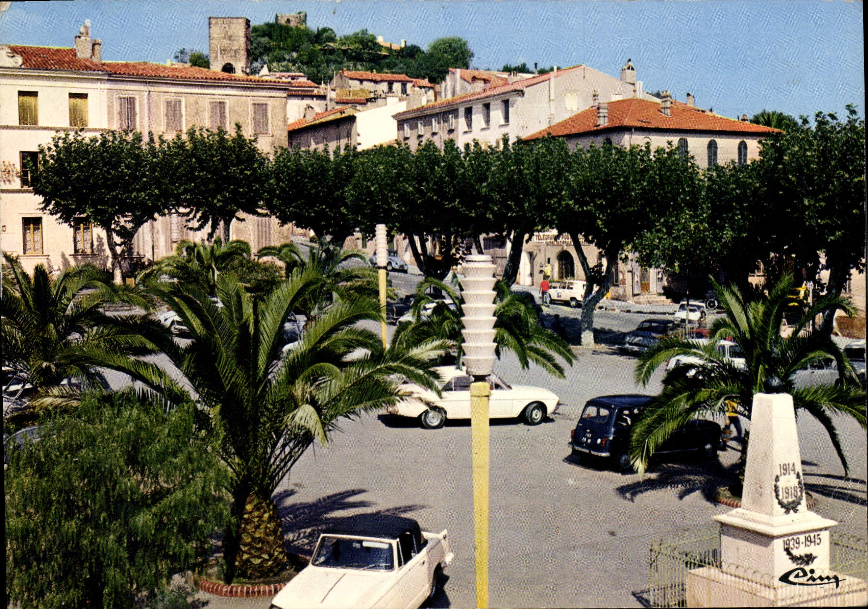 CPSM Cote d'Azur France French Riviera Cogolin Var La Place de l'Hotel de Ville