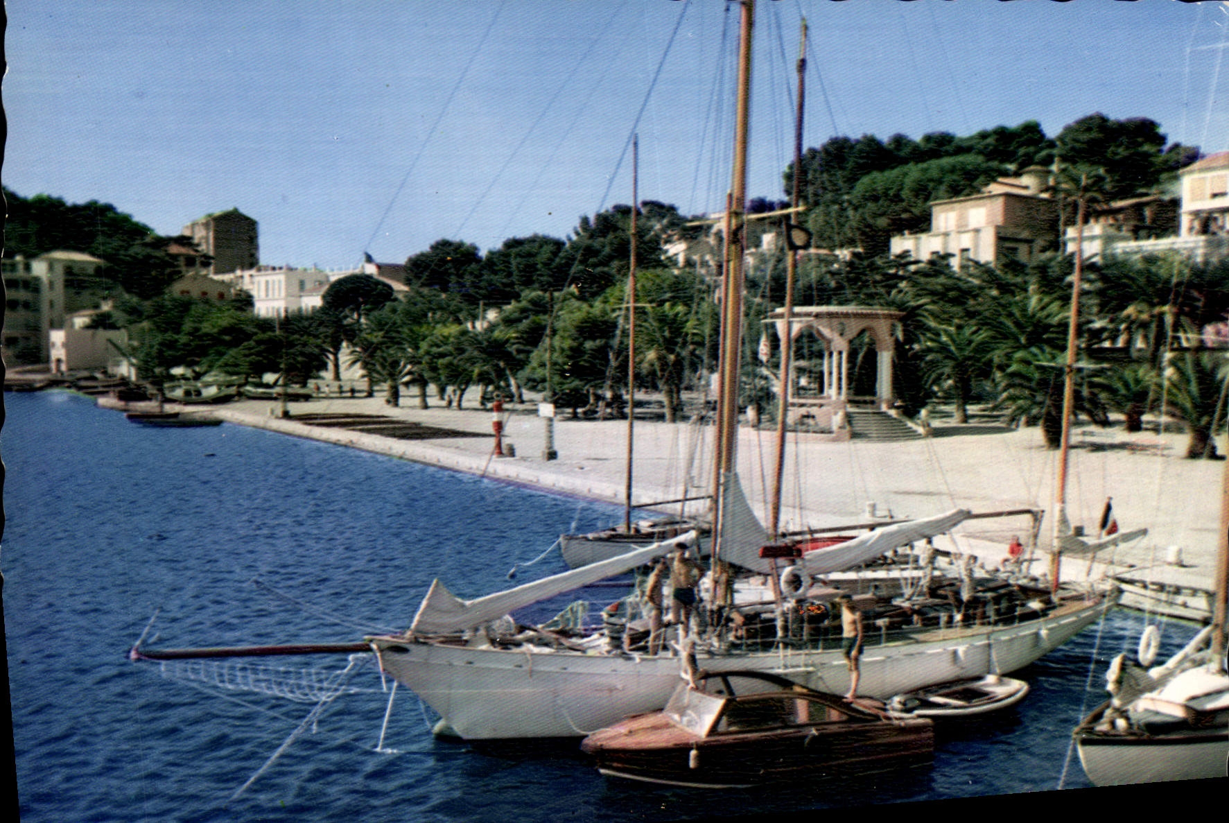 CPSM Reflets de Provence Bandol Var Un Coin du Port
