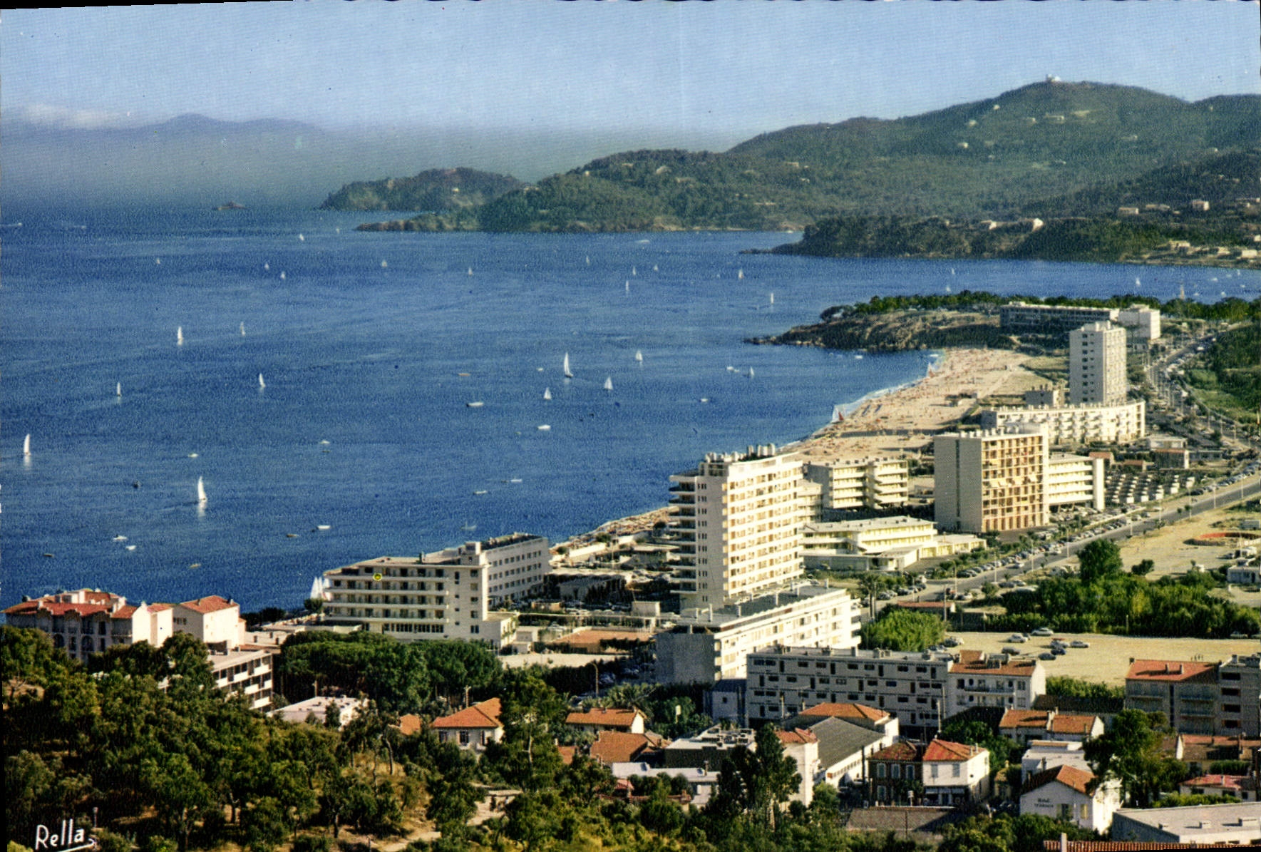 CPSM La Cote des Maures Le Lavandou Var Vue generale au loin La Pointe du Gouron le Gaou le Cap Bena