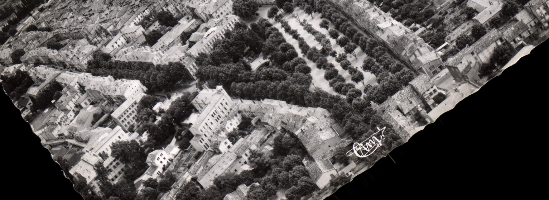CPSM Draguignan Var Vue aerienne sur la Ville les Allees la Poste au centre la Cathedrale
