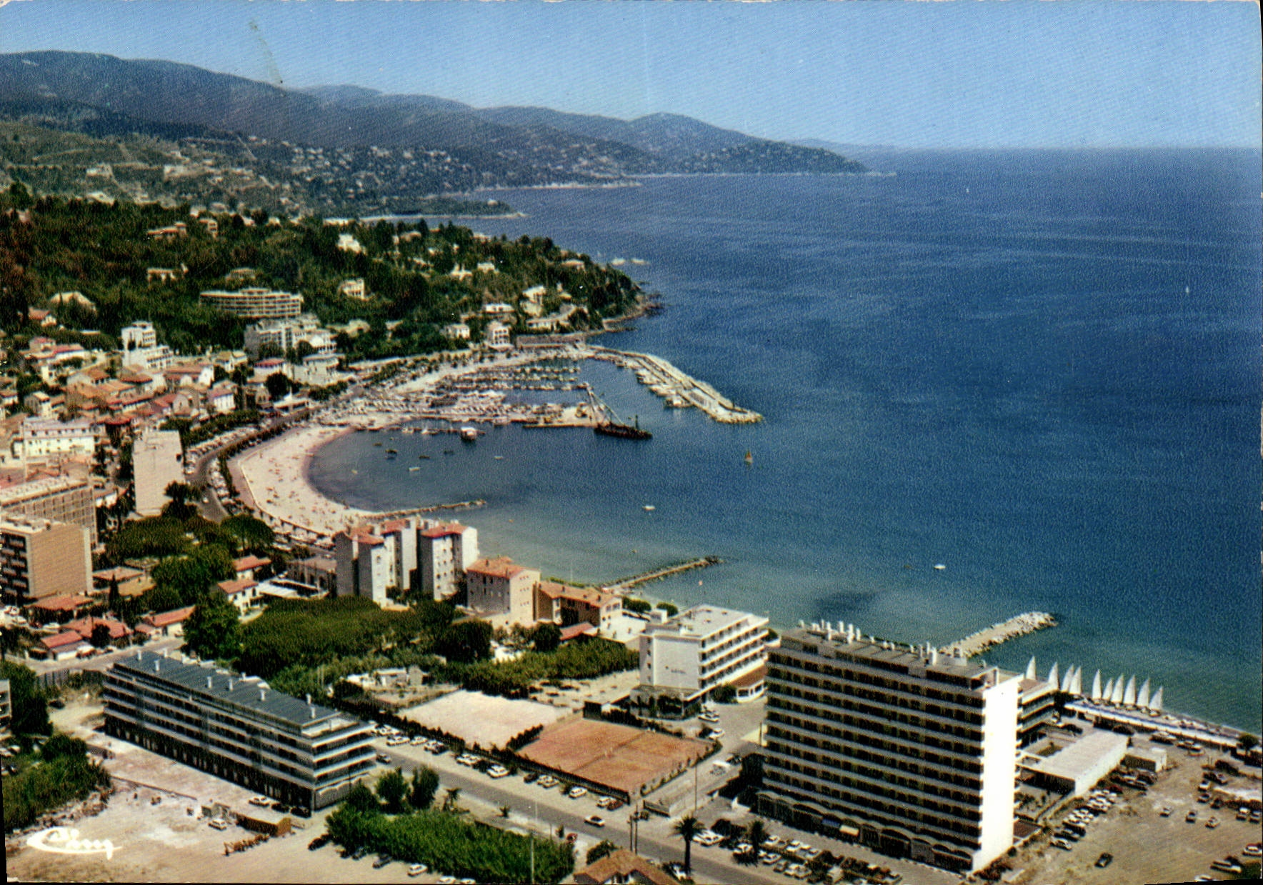 CPSM Cote d'Azur French Riviera Le Lavandou Var Vue aerienne Au loin Saint Clair et La Fossette