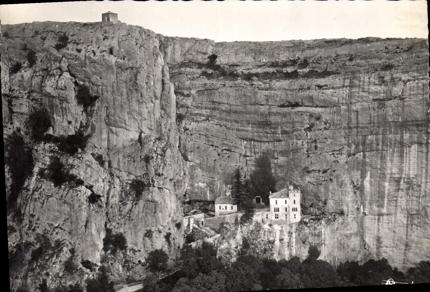 CPSM La Ste Baume Plan D'Aups Var Vue aerienne sur la Grotte et Chapelle du St Pilon