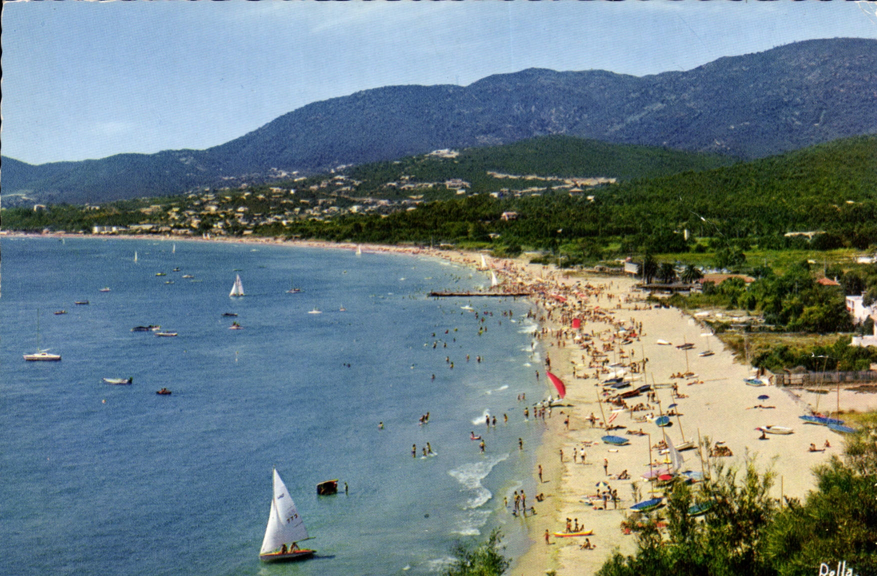 CPSM La Croix Valmer Var La Plage Au loin le Parc de Cavalaire
