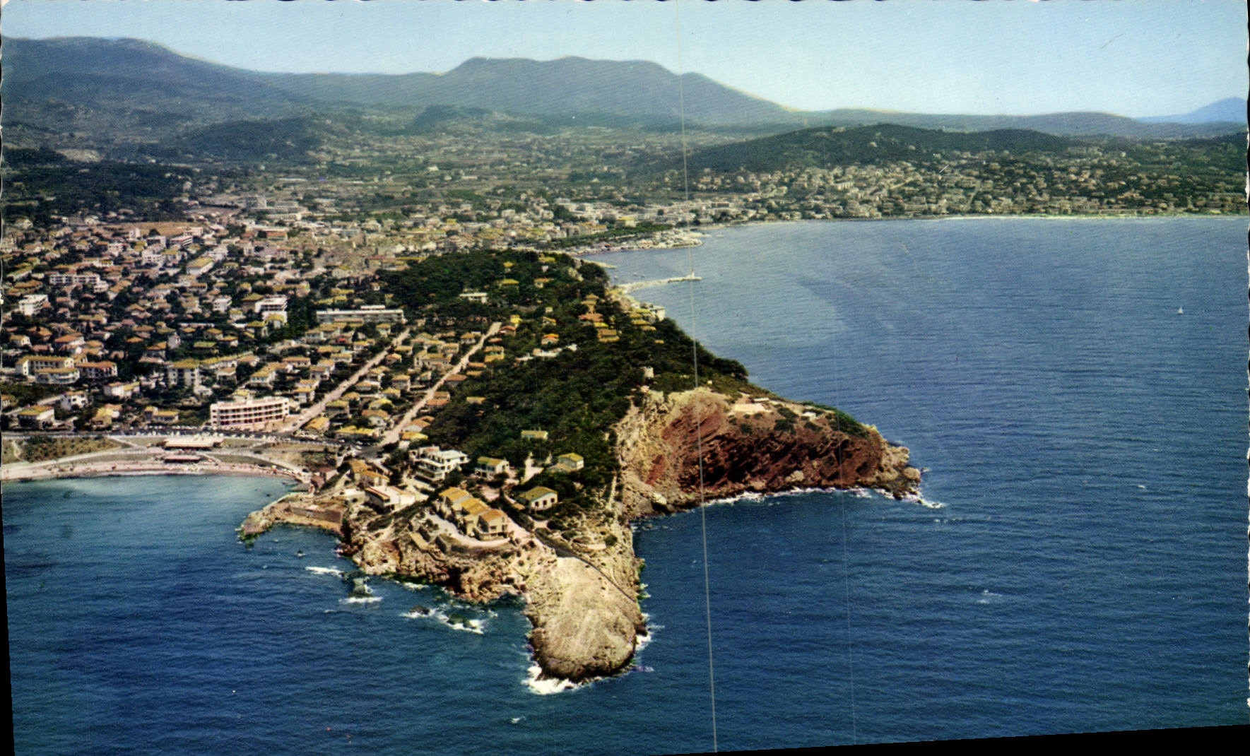 CPSM Sanary sur Mer Var Vue generale su la Plage de Port Issol La Pointe du Bau Rouge