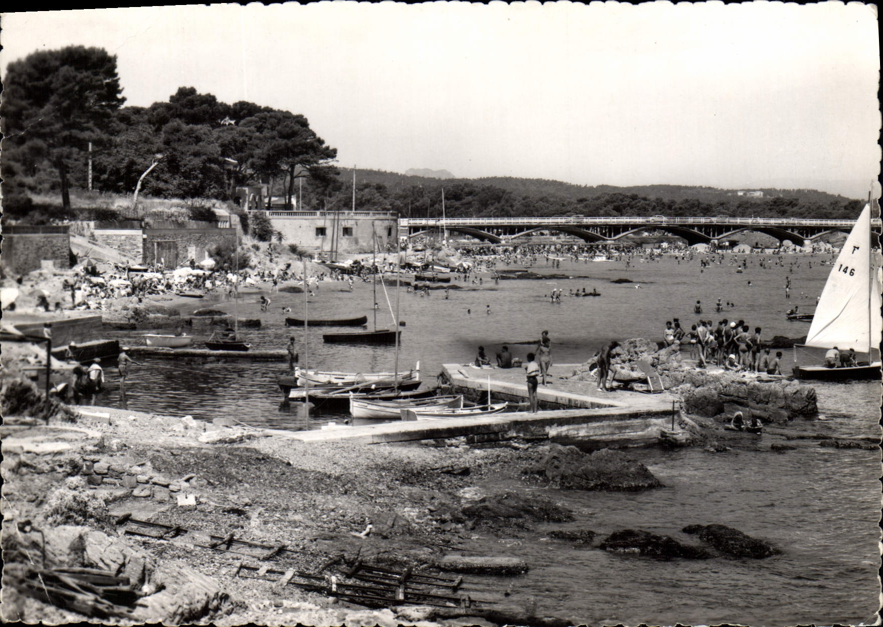 CPSM La Cote D'Azur St Aygulf Le Port au fond la Plage